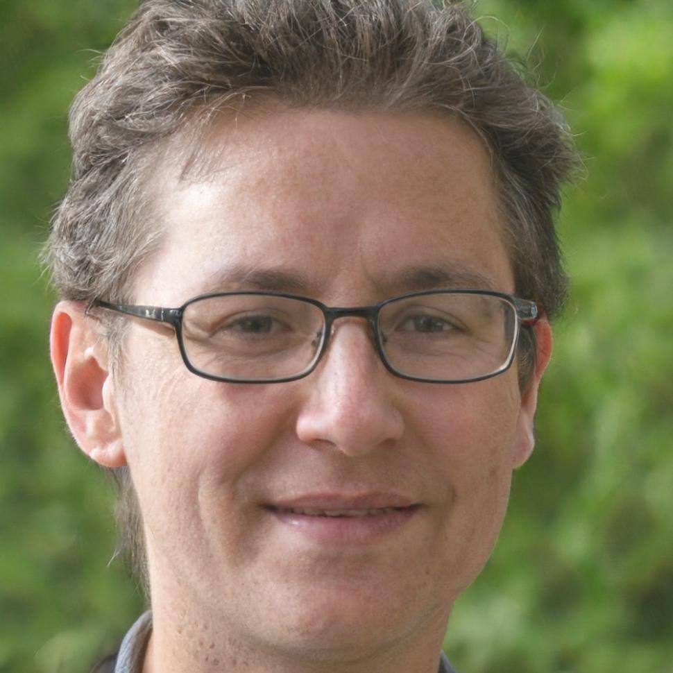 Miguel Fernández, consultor financiero